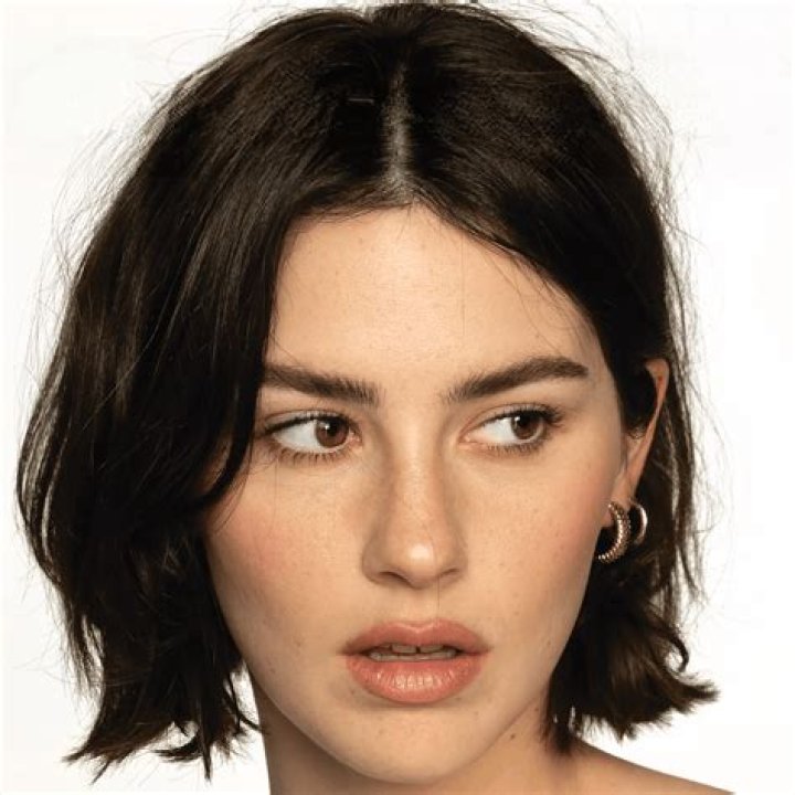 Gracie Abrams (Pop Singer) Age, Birthday, Bio, Facts, Family, Net