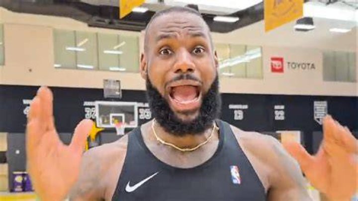 &ldquo;SHOOT your shot being LeBron James&rsquo; son&rdquo; Bronny James caught flirting