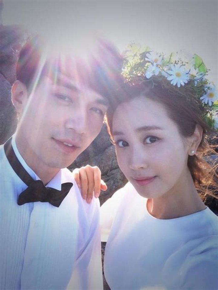 Lee Da Hae Shares Cute Selcas As She Says Goodbye To Hotel King Couch