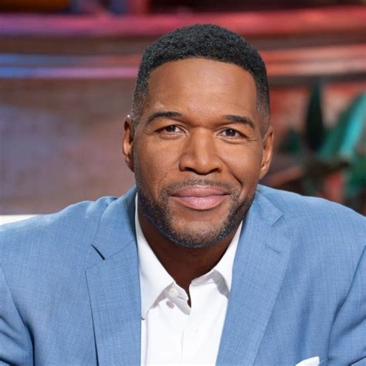 Michael Strahan's model daughter, 18, stuns in tiny red mini dress with