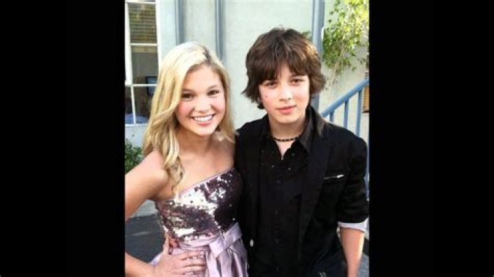 Olivia Holt And Leo Howard 2022