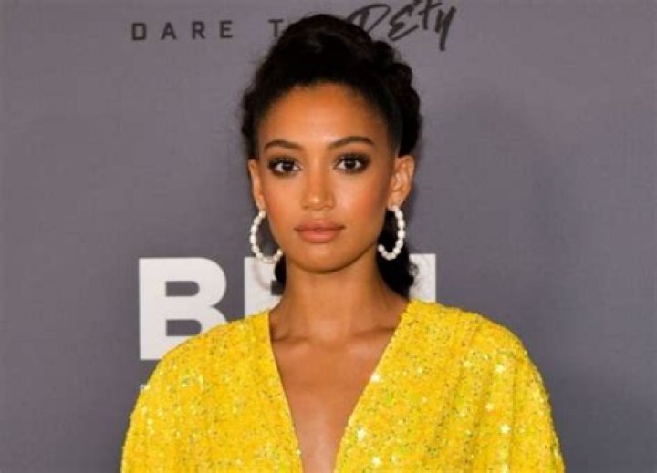 Samantha Logan net worth, age, biography, relationship, wiki, family